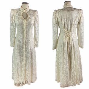 Vintage Ivory White Lace Keyhole Neck Button Front Dress